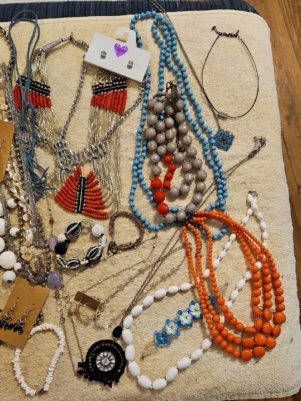 Mystery Bundle 3 pieces of Jewelry. NO CANCELLATIONS ON ACCIDENTAL BIDS - Picture 17 of 17